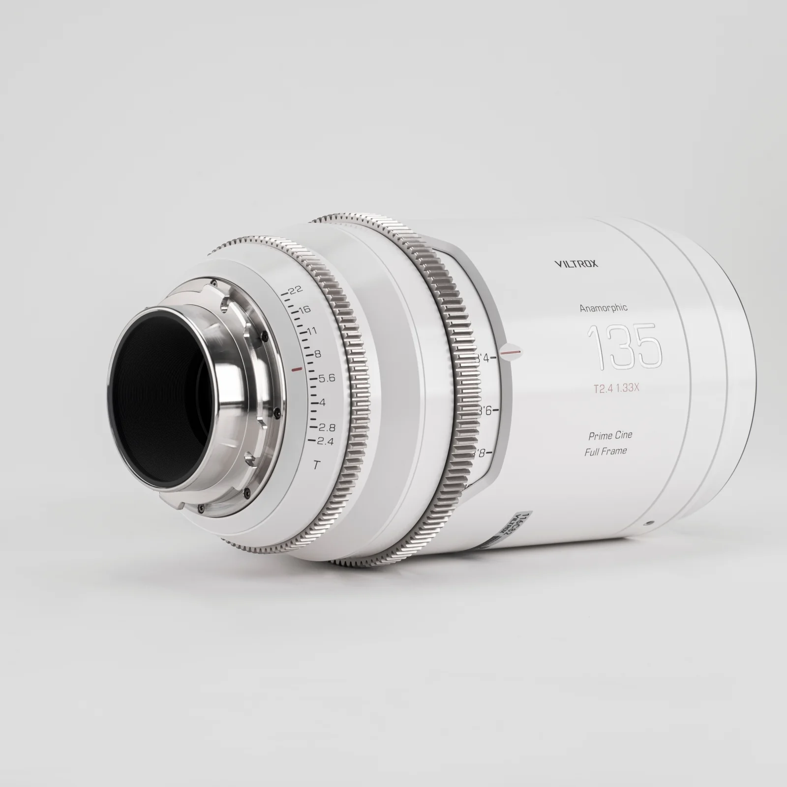 Viltrox EPIC 135mm T2.4 1.33X PL Full-Frame Anamorphic Cine Lens - Image 4