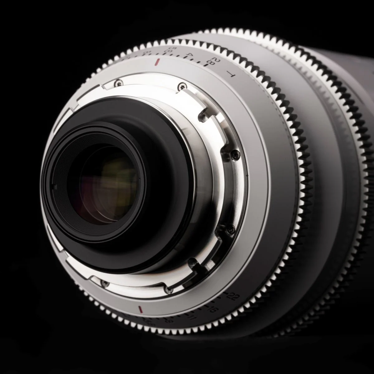 Viltrox EPIC 65mm T2.8 Macro 1.33X PL Full-Frame Anamorphic Cine Lens - Image 6